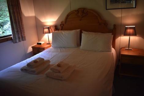 Bedroom, Otter Lodge, Portnellan